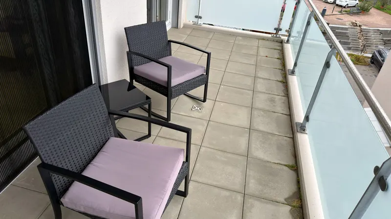 Balkon des Kraftclubs Kandern mit Sitzecke